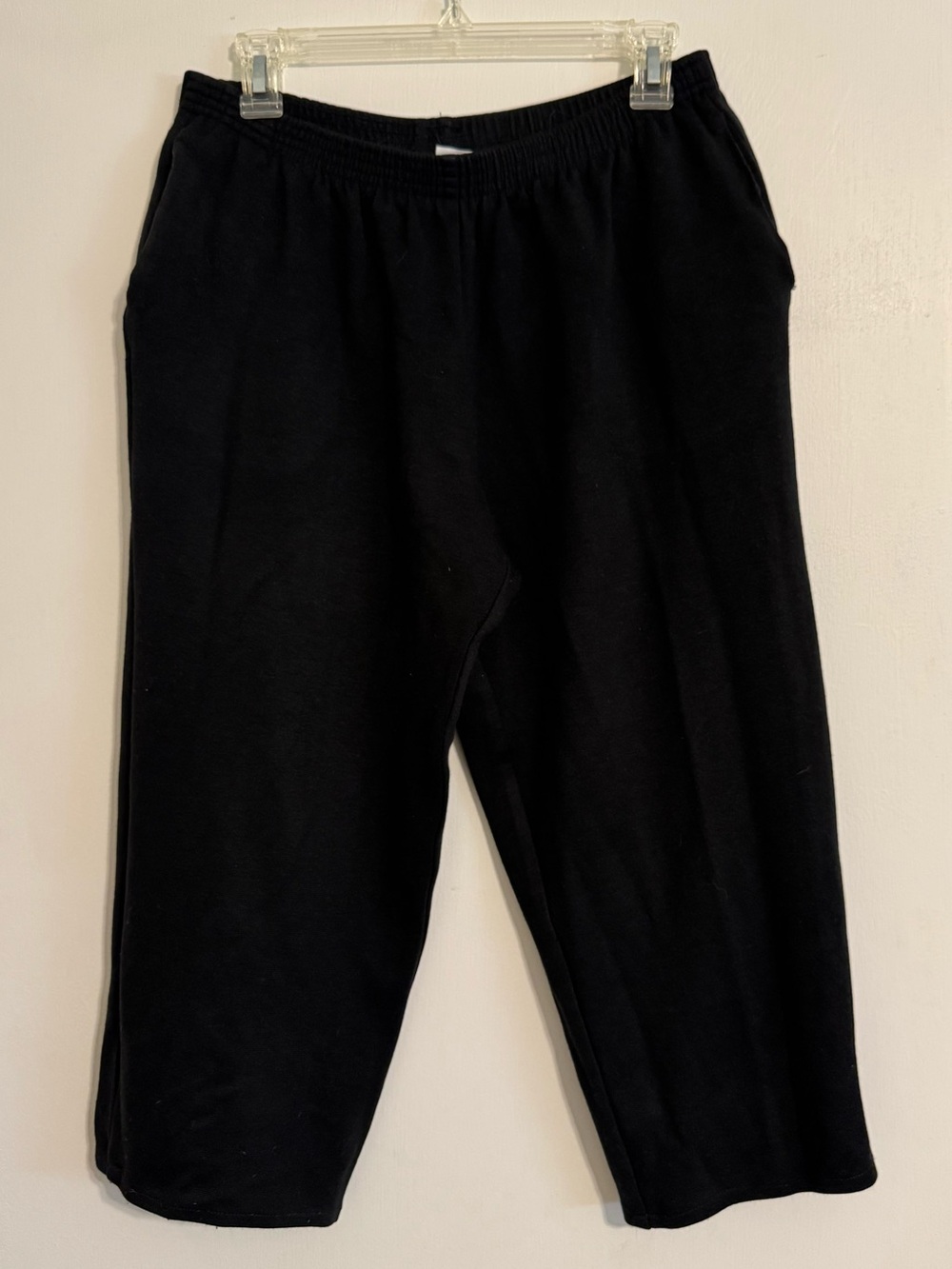 Black Women’s Casual Elastic-Waist Capris
